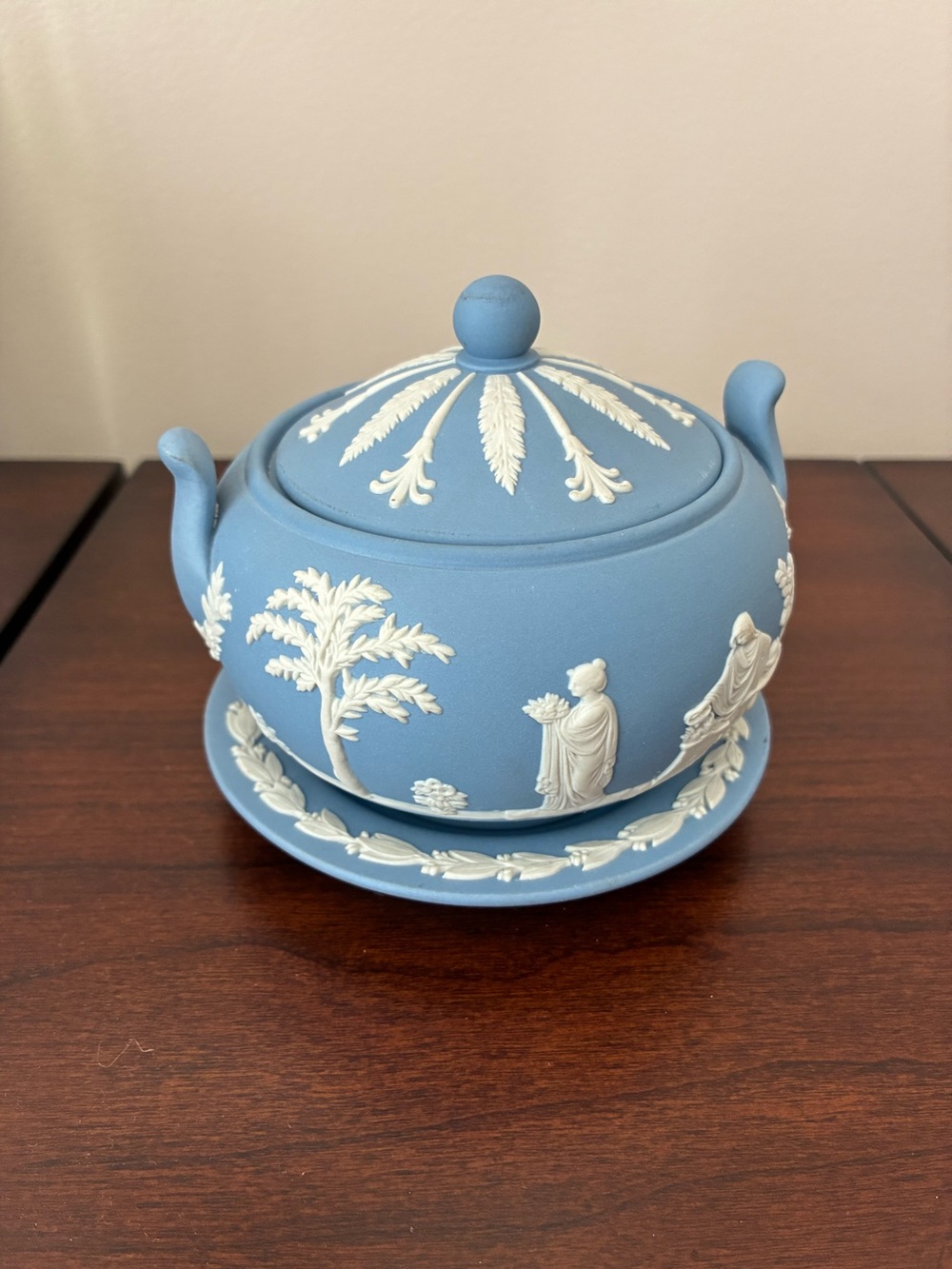 Vintage Wedgwood Blue Jasperware Covered Sugar Bowl with Matching Saucer - Picture 4 of 15